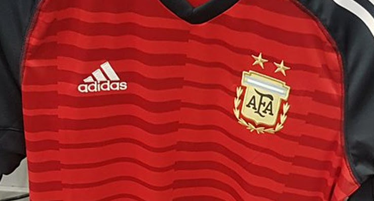 argentina-2018-goalkeeper-kit (1).jpg